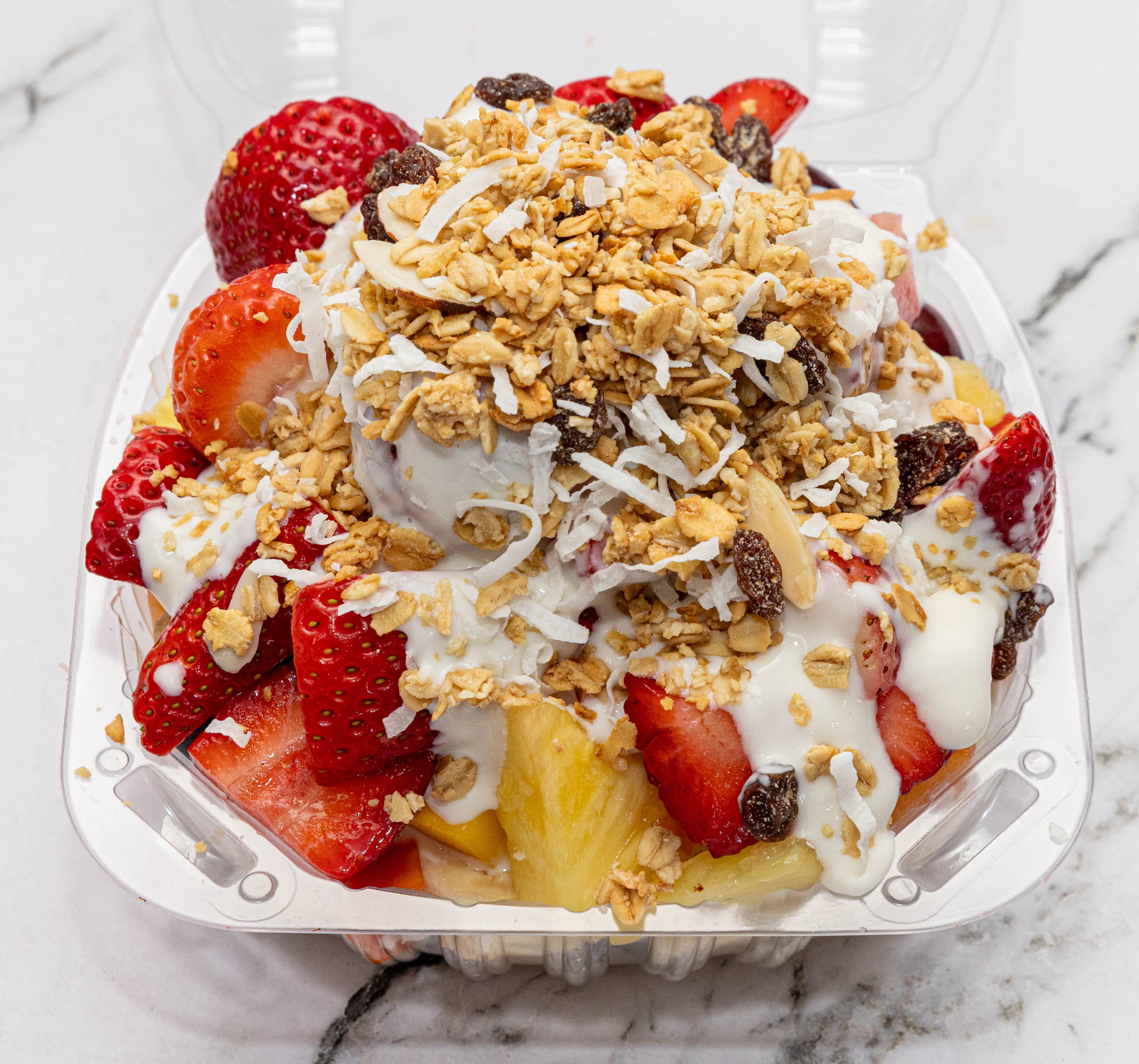 Signature Bionico with fresh fruit and crema